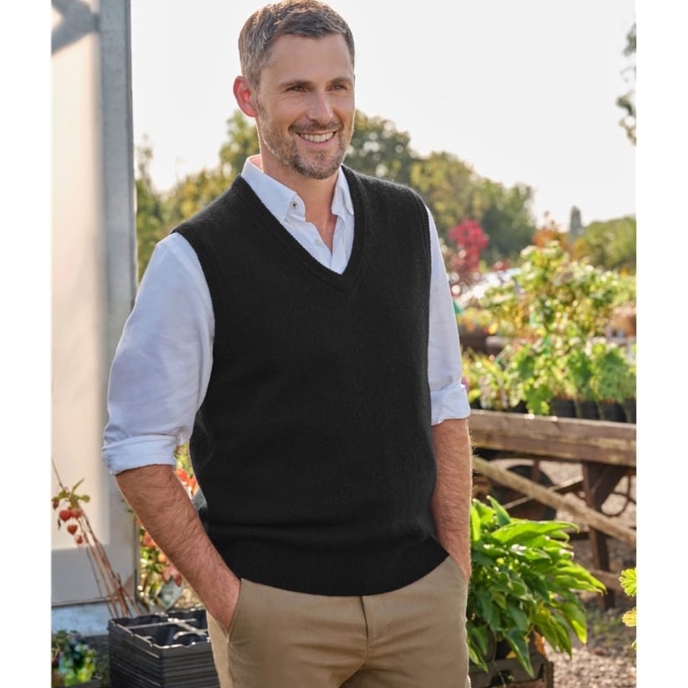 ✅Men's TURNBURY Black Extra Fine Merino Wool Sweater Vest Large M